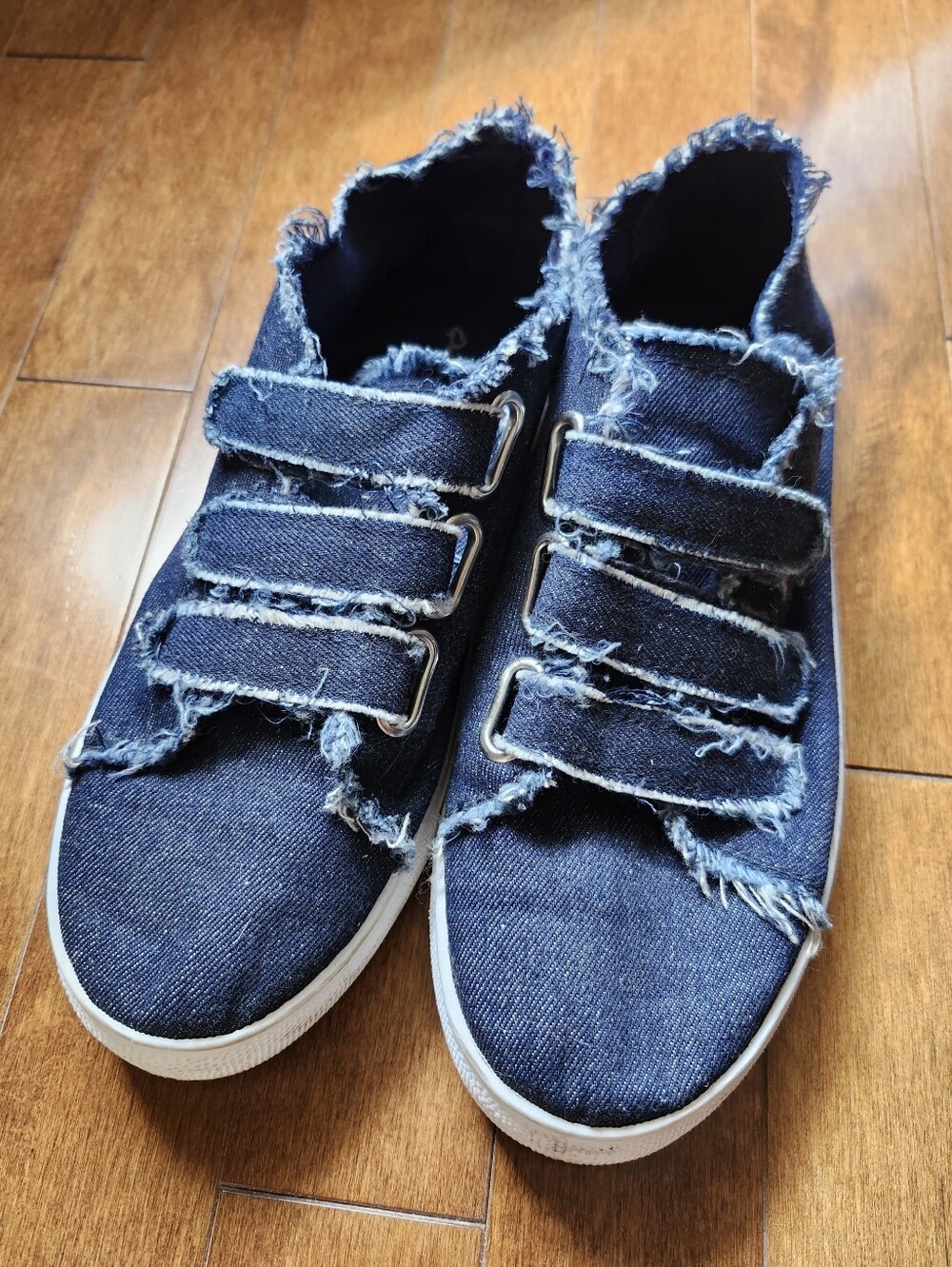 QUIPID Frayed Blue Denim Low Top Distressed Frayed Raw Edge Sneakers. Size 10.